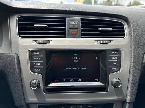 Used 2015 Volkswagen Golf S FWD image 17
