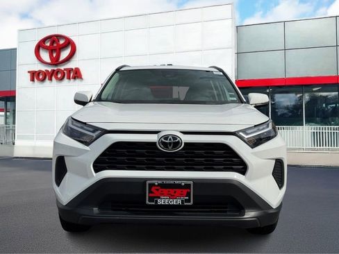 Used 2025 Toyota RAV4 XLE AWD/4WD image 9