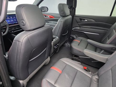 Used 2024 Chevrolet Traverse RS FWD image 15