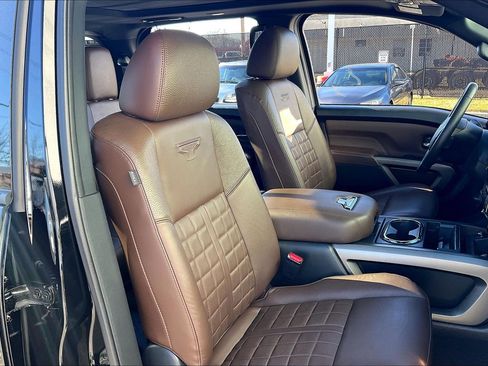 Used 2022 Nissan Titan Platinum Reserve w/ Moonroof Package image 9