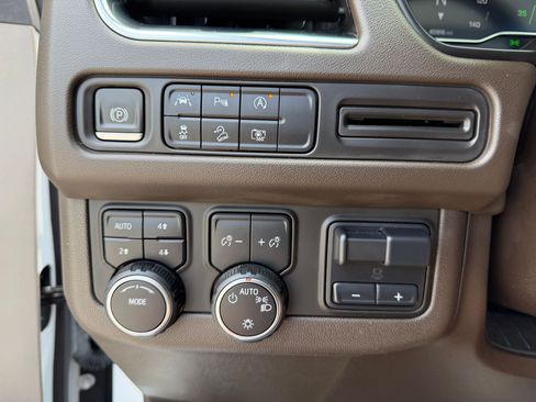 Used 2023 Chevrolet Tahoe Z71 w/ Luxury Package AWD/4WD image 16