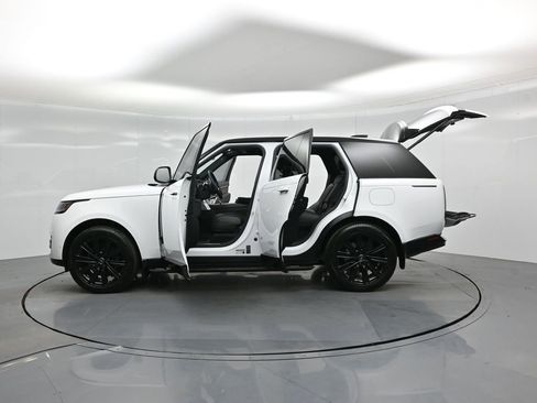 Used 2025 Land Rover Range Rover SE image 31