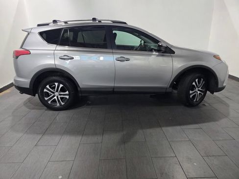 Used 2017 Toyota RAV4 LE AWD/4WD image 6