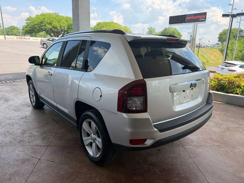Used 2014 Jeep Compass Latitude FWD image 4