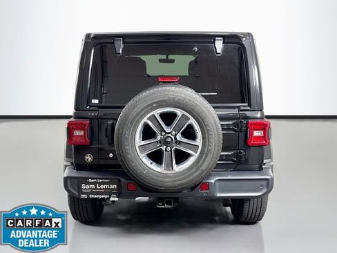 Used 2018 Jeep Wrangler Unlimited Sahara AWD/4WD image 6