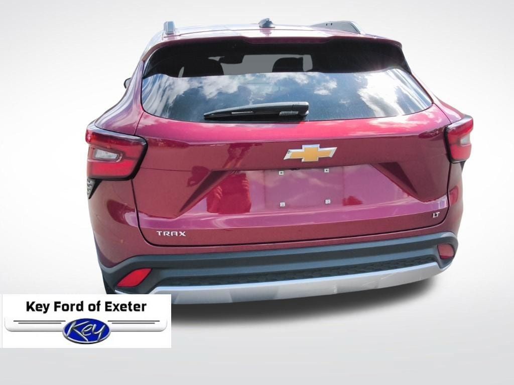 Used 2025 Chevrolet Trax LT FWD image 9
