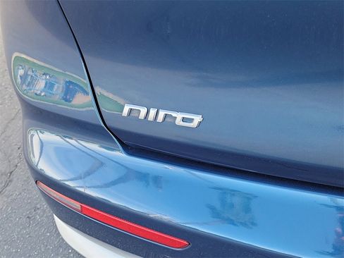 Used 2018 Kia Niro LX image 18