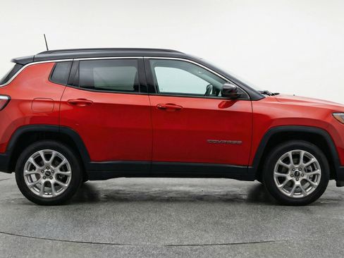 Used 2025 Jeep Compass Limited image 11