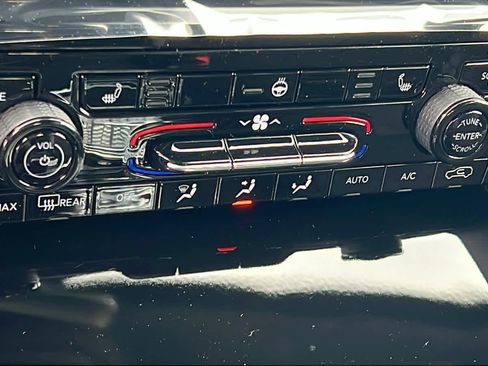 New 2025 Jeep Grand Cherokee Altitude image 14