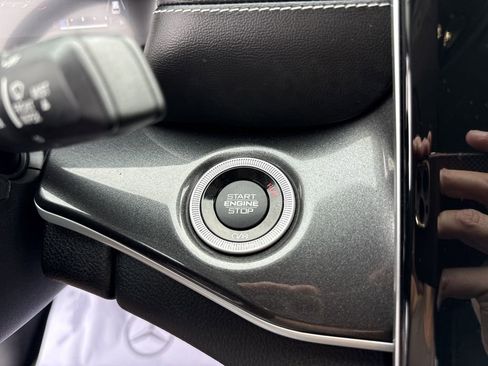 Used 2023 Jeep Grand Cherokee Laredo w/ Luxury Tech Group I image 32