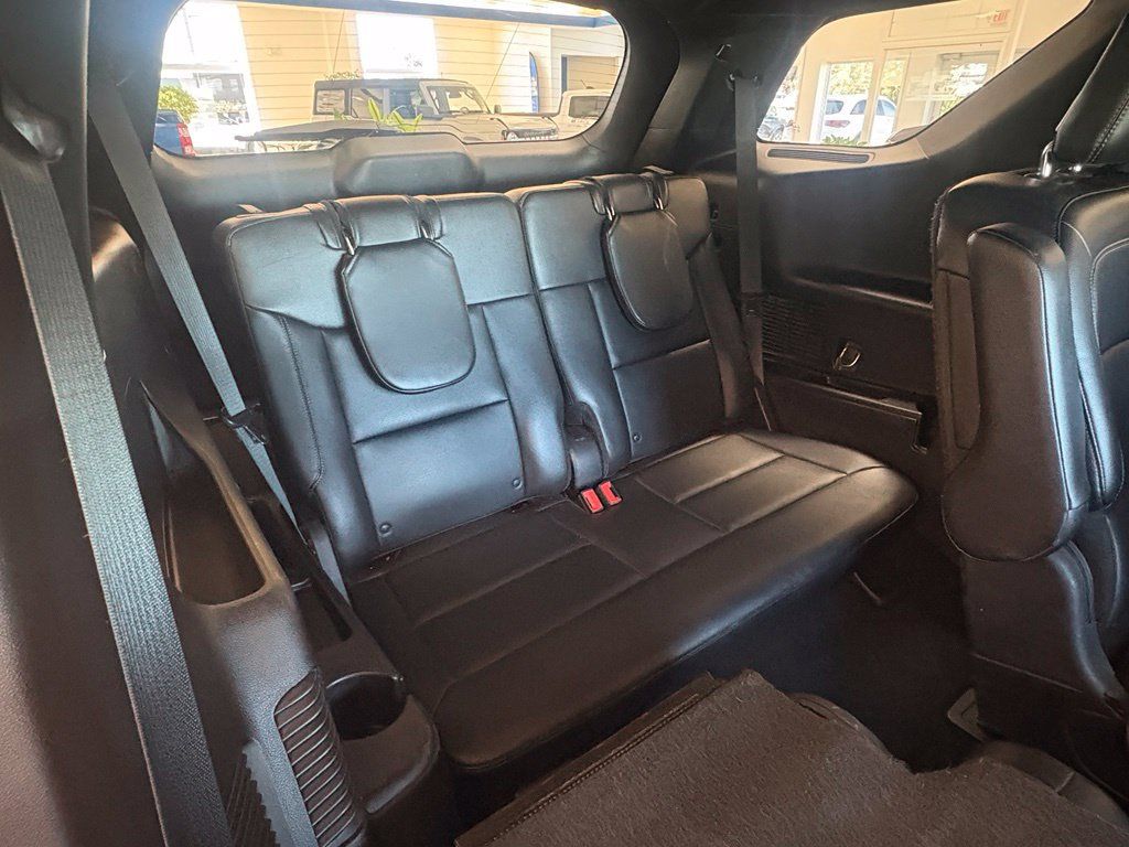 Used 2020 Ford Explorer XLT w/ Equipment Group 202A AWD/4WD image 30