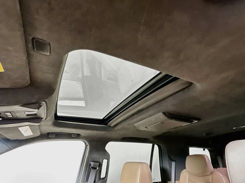 Used 2018 Cadillac Escalade Platinum AWD/4WD image 28