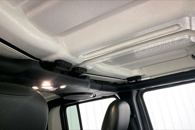 Used 2022 Jeep Gladiator Mojave w/ Cold Weather Group AWD/4WD image 22