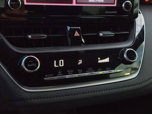 Used 2021 Toyota Corolla SE FWD image 19