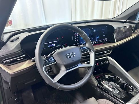 Certified 2025 Audi Q5 Prestige image 2