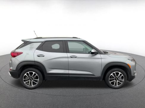 Used 2025 Chevrolet TrailBlazer LT w/ Driver Confidence Package image 16