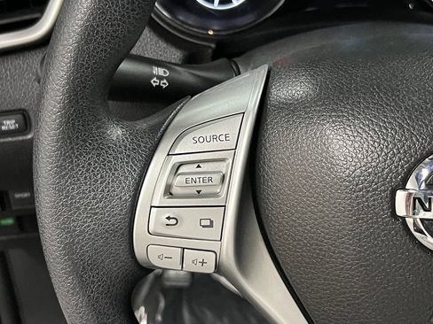 Used 2016 Nissan Rogue SV AWD/4WD image 13
