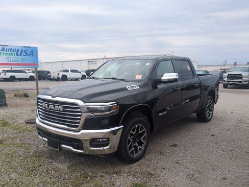 Used 2025 RAM 1500 Laramie AWD/4WD image 1