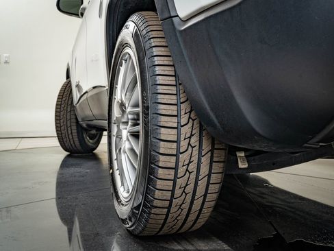 Used 2019 Jeep Cherokee Limited image 39