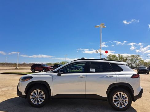 New 2026 Toyota Corolla Cross LE image 8