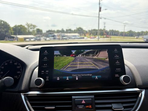 Used 2019 Honda Accord Touring image 17