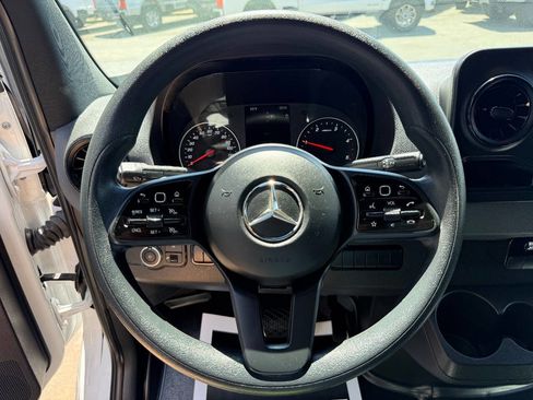 Used 2024 Mercedes-Benz Sprinter 2500 image 18