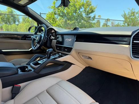 Certified 2023 Porsche Cayenne S AWD/4WD image 24