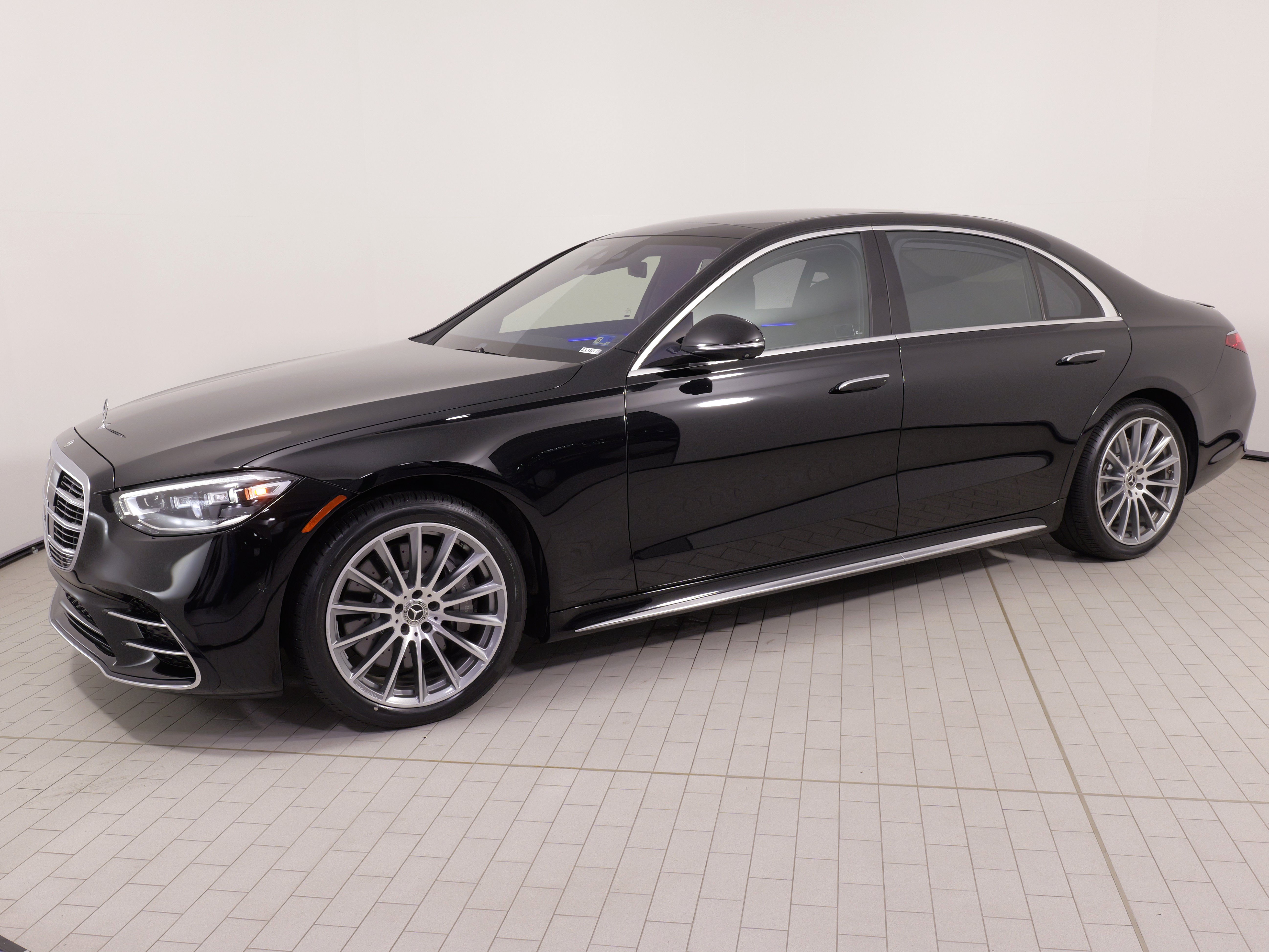 Used 2022 Mercedes-Benz S 500 4MATIC w/ AMG Line Package image 1