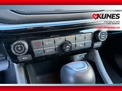 Used 2025 Jeep Compass Trailhawk image 29