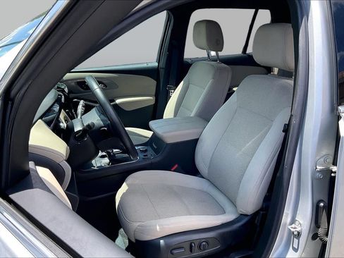 Used 2022 Chevrolet Traverse LT FWD image 24