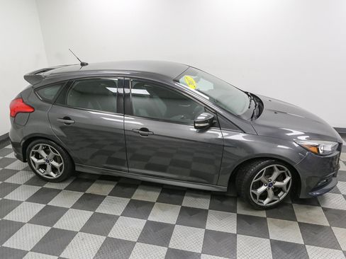 Used 2017 Ford Focus ST FWD image 5