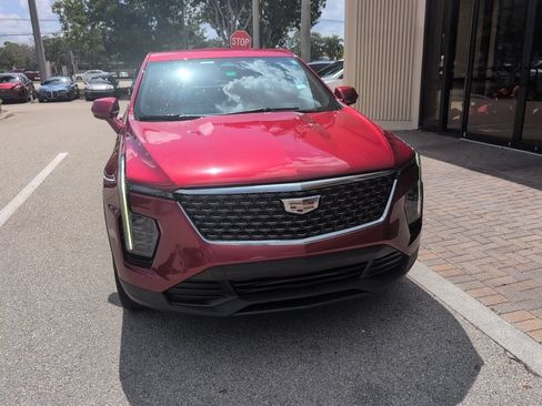 Used 2024 Cadillac XT4 Luxury FWD image 4