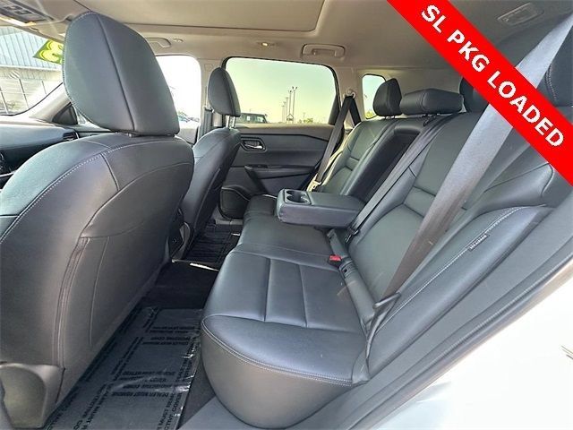 Used 2023 Nissan Rogue SL AWD/4WD image 16