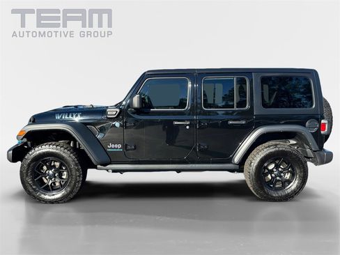 Used 2024 Jeep Wrangler Unlimited image 4