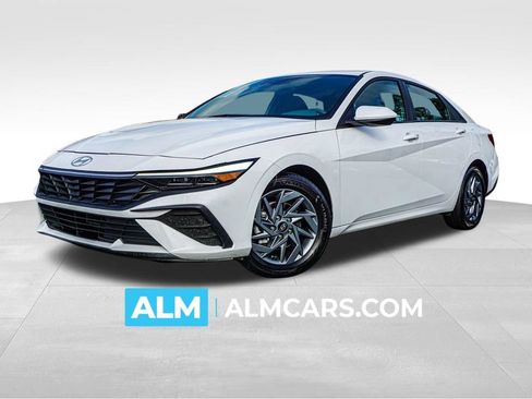 Used 2024 Hyundai Elantra SEL FWD image 1