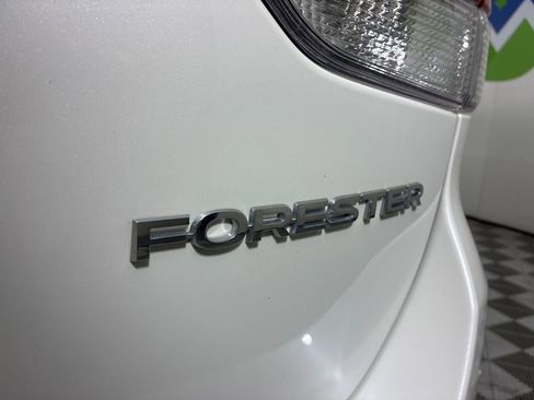 Used 2024 Subaru Forester Premium image 8