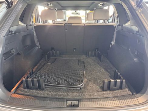 Used 2021 Volkswagen Tiguan SE R-Line image 36