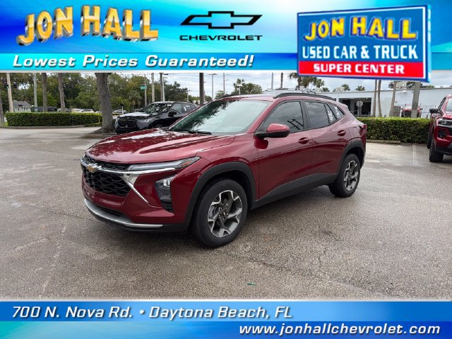 Used 2024 Chevrolet Trax LT w/ Driver Confidence Package FWD image 2