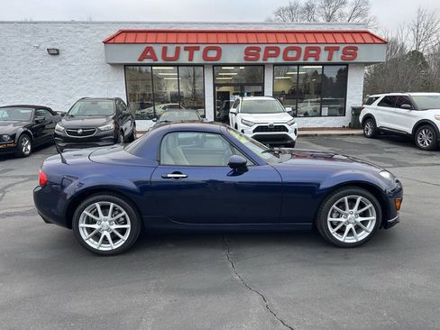 Used 2011 MAZDA MX-5 Miata Grand Touring w/ Appearance Pkg image 4