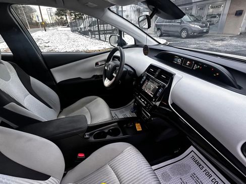 Used 2018 Toyota Prius Two image 28