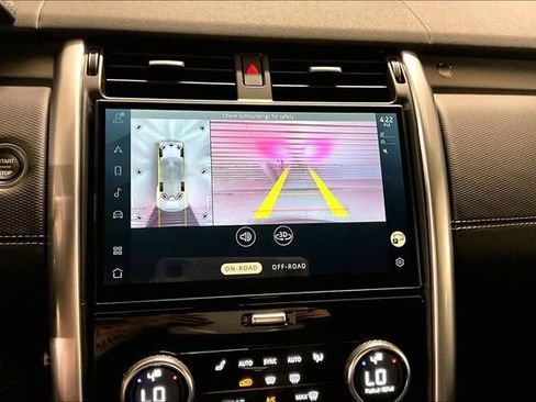Certified 2025 Land Rover Discovery Dynamic SE AWD/4WD image 23