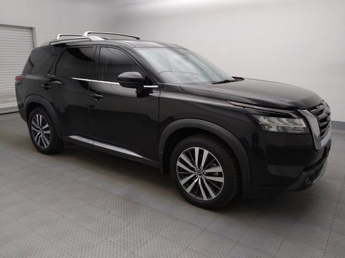Used 2022 Nissan Pathfinder Platinum w/ Cargo Package FWD image 11