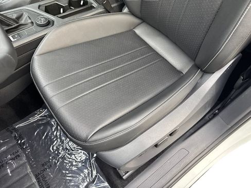 Used 2023 Volkswagen Tiguan SE AWD/4WD image 30