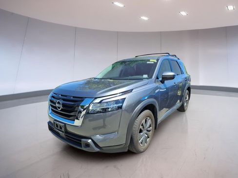 Used 2022 Nissan Pathfinder SV w/ SV Premium Package AWD/4WD image 2
