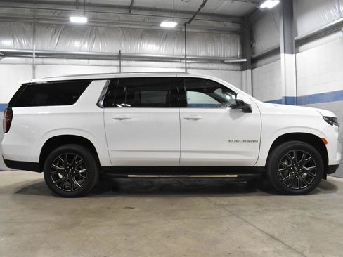 Used 2024 Chevrolet Suburban LT w/ LT Signature Package AWD/4WD image 27