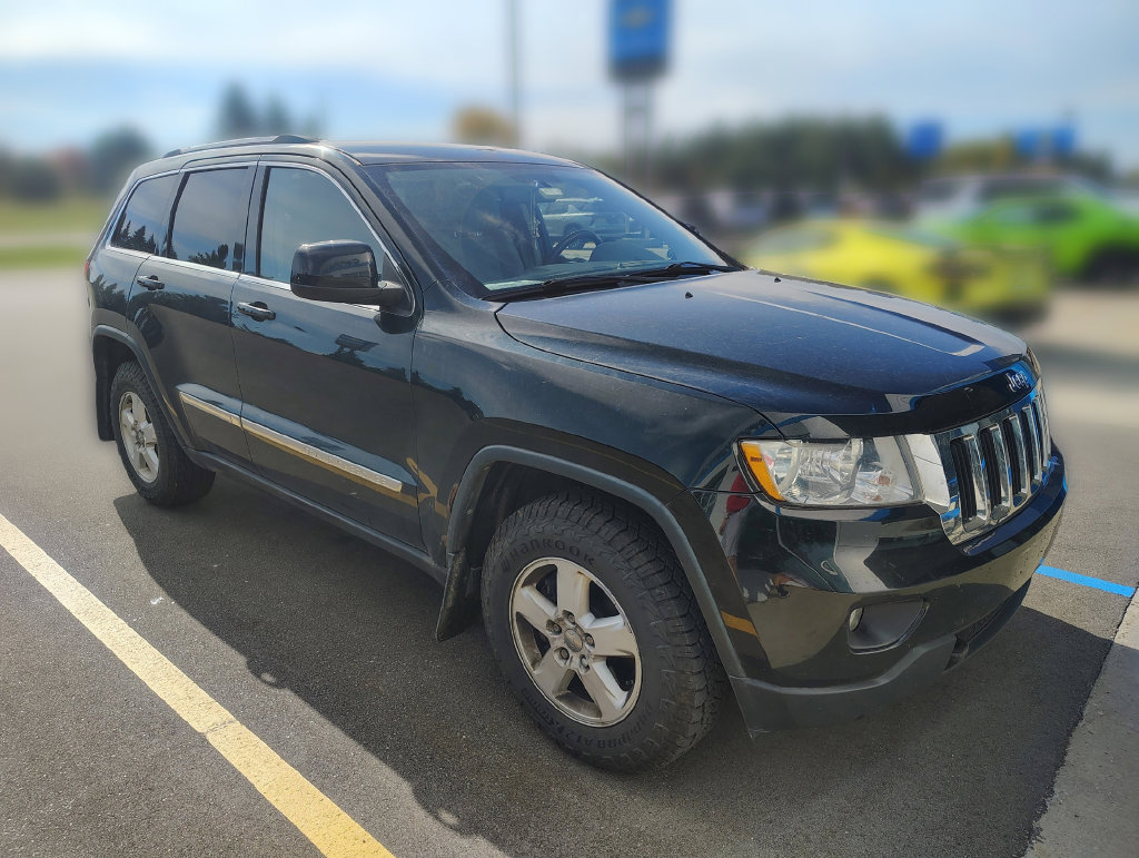 Used 2012 Jeep Grand Cherokee Laredo w/ Laredo E Group AWD/4WD image 3