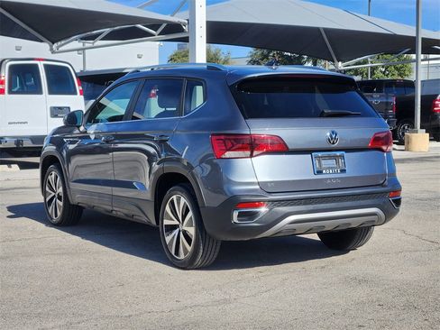 Used 2024 Volkswagen Taos SE image 5