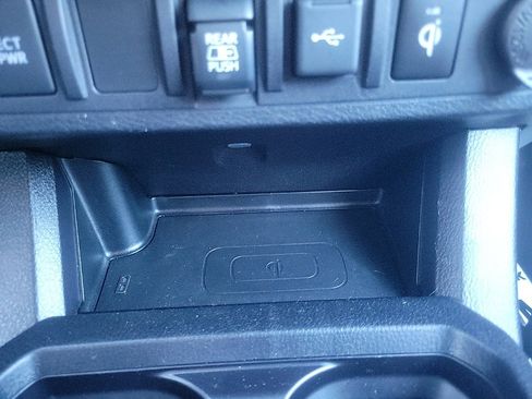 Used 2022 Toyota Tacoma TRD Off-Road image 19