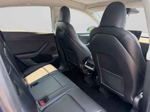 Used 2024 Tesla Model Y Long Range AWD/4WD image 30
