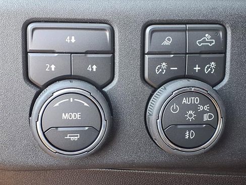 Used 2025 Chevrolet Silverado 2500 LT w/ Texas Edition image 10